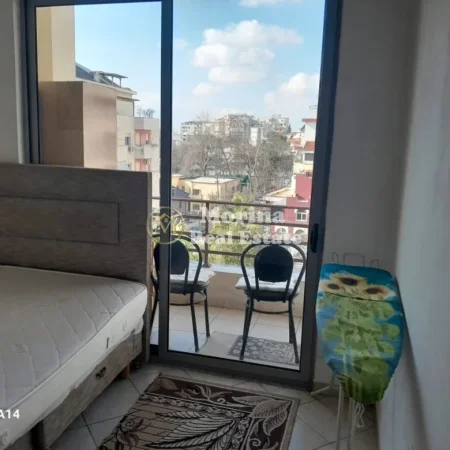 Tirane, jepet me qera apartament 1+1 Kati 4, 60 m² 300 € (Fresku)