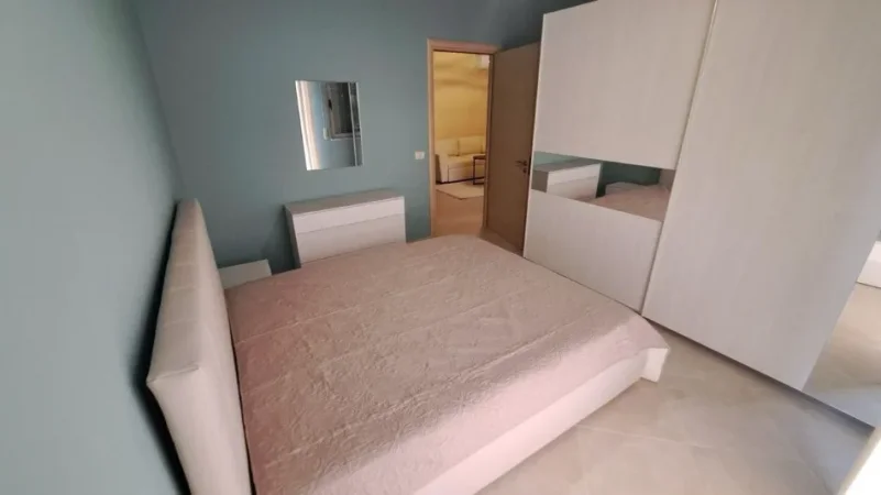 Tirane, jepet me qera apartament 2+1 Kati 5, 76 m² 650 € (Hysen deliu)