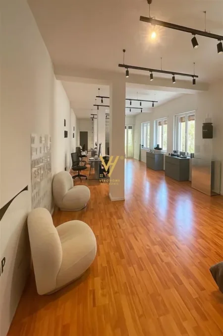 Tirane, jepet me qera zyre Kati 3, 70 m² 800 € (BLLOK)