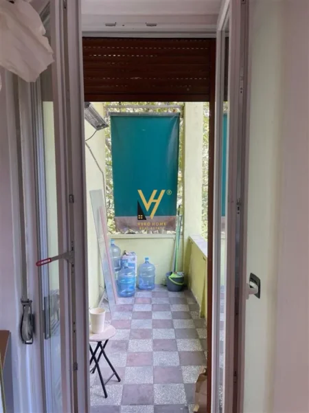 Tirane, jepet me qera zyre Kati 3, 70 m² 800 € (BLLOK)