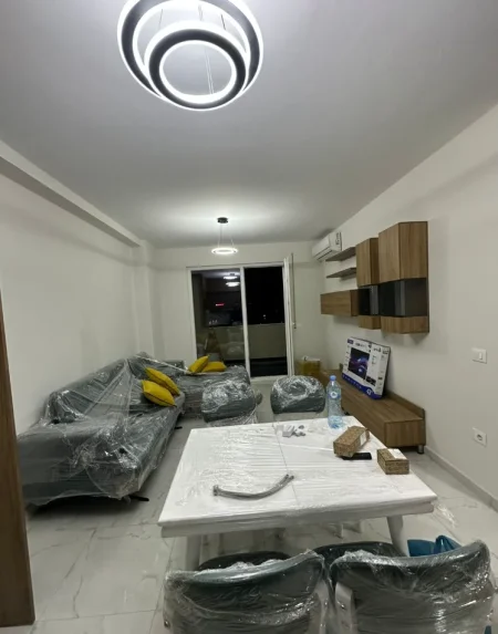 Tirane, jepet me qera apartament 2+1 , 100 m² 600 €