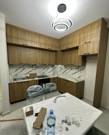 Tirane, jepet me qera apartament 2+1 , 100 m² 600 €