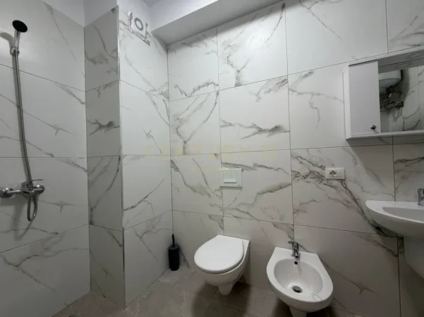 Tirane, jepet me qera apartament 1+1 Kati 3, 75 m² 500 €
