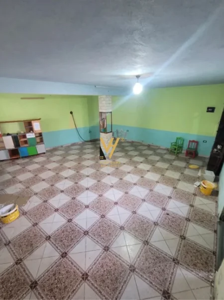 Tirane, jepet me qera zyre Kati 0, 170 m² 400 € (ASTIR)