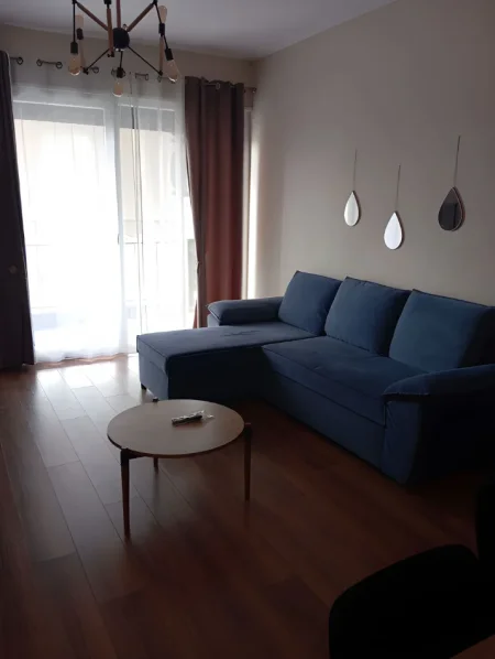 Tirane, jepet me qera apartament 2+1+Ballkon Kati 6, 100 m² 650 € (Rruga 5 Maj)