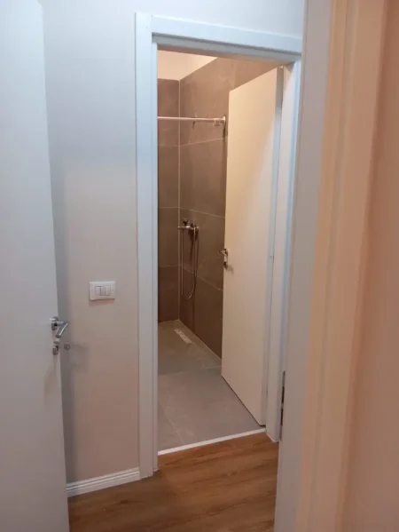 Tirane, jepet me qera apartament 2+1+Ballkon Kati 6, 100 m² 650 € (Rruga 5 Maj)