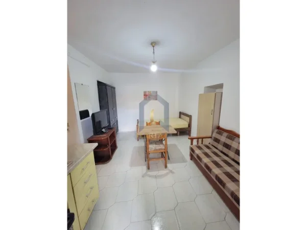 Tirane, jap me qera garsonier 1+1 Kati 1, 35 m² 280 € (Garzoniere me qira ne Xhamllik)