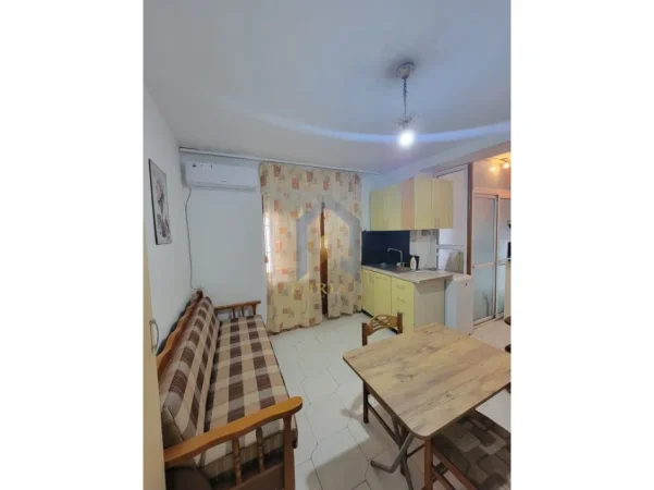Tirane, jap me qera garsonier 1+1 Kati 1, 35 m² 280 € (Garzoniere me qira ne Xhamllik)