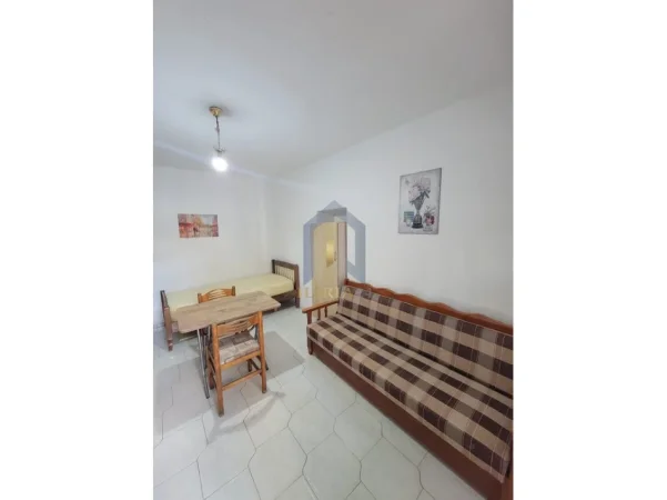 Tirane, jap me qera garsonier 1+1 Kati 1, 35 m² 280 € (Garzoniere me qira ne Xhamllik)