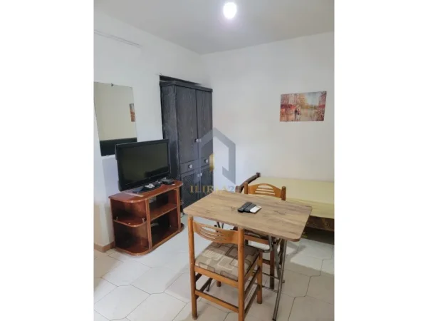 Tirane, jap me qera garsonier 1+1 Kati 1, 35 m² 280 € (Garzoniere me qira ne Xhamllik)