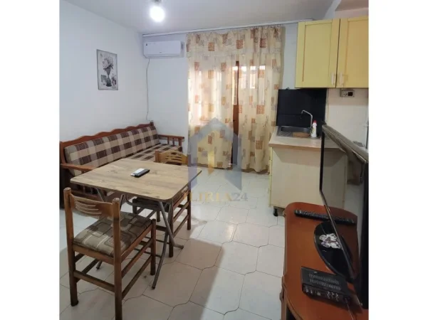 Tirane, jap me qera garsonier 1+1 Kati 1, 35 m² 280 € (Garzoniere me qira ne Xhamllik)