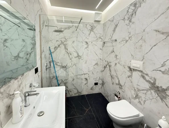 Tirane, jepet me qera apartament 2+1 , 130 m² 1.600 € 