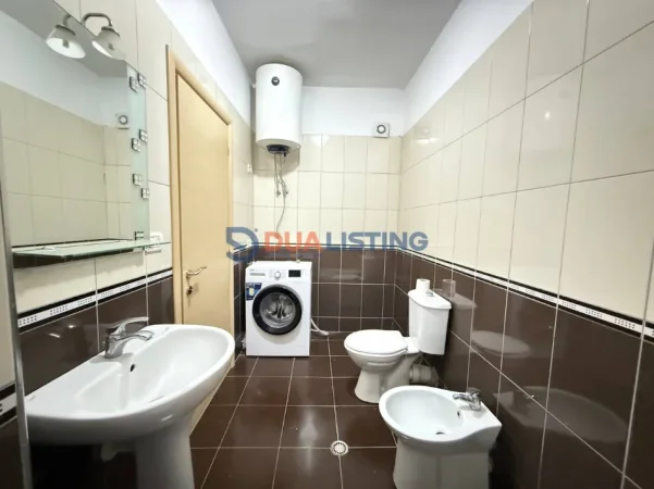 Tirane, jepet me qera apartament 1+1 , 400 € (Yzberisht)