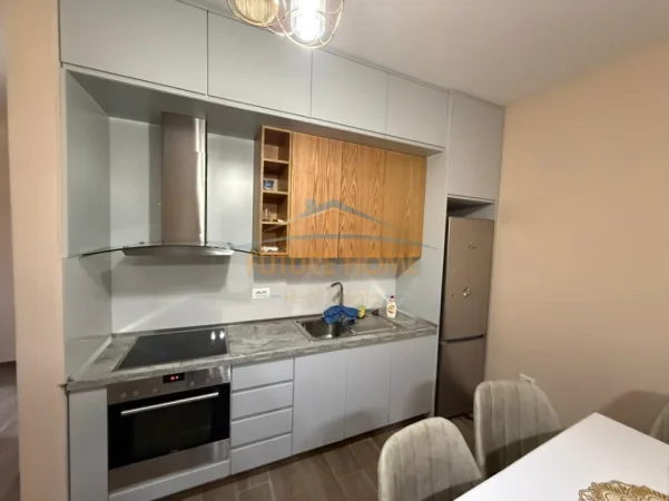 Tirane, jepet me qera 2+1 Kati 3, 92 m² 1.000 € (KODRA E DIELLIT)
