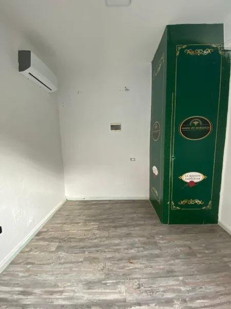 Tirane, jepet me qera ambjent biznesi Kati 0, 9 m² 250 € (rruga e kavajes)