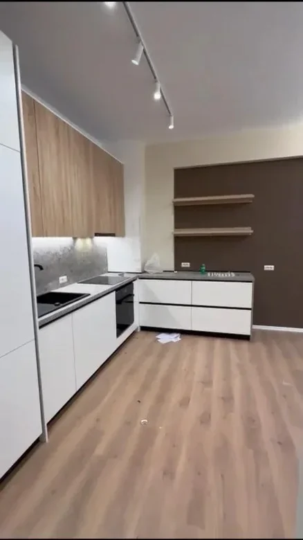 Tirane, jepet me qera apartament 1+1 Kati 6, 64 m² 500 € (Xhamlliku)