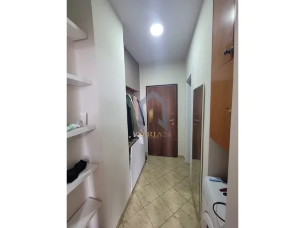 Tirane, jap me qera garsonier 1+1 Kati 6, 40 m² 330 € (Garzoniere me qira ne Ali Dem Kompleksi Grand)