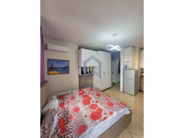 Tirane, jap me qera garsonier 1+1 Kati 6, 40 m² 330 € (Garzoniere me qira ne Ali Dem Kompleksi Grand)