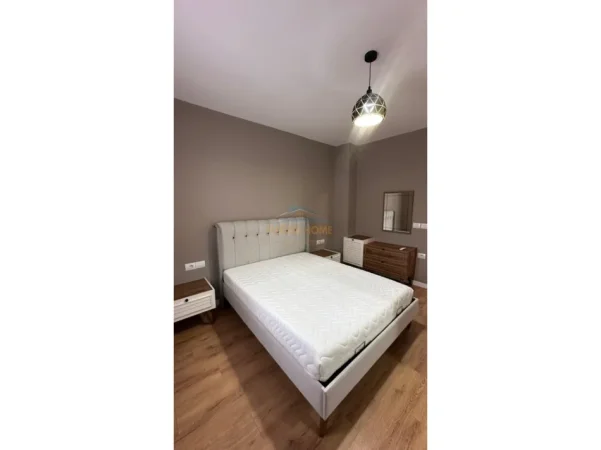 Tirane, jepet me qera apartament 2+1 Kati 3, 130 m² 800 € (KOPSHTI BOTANIK)