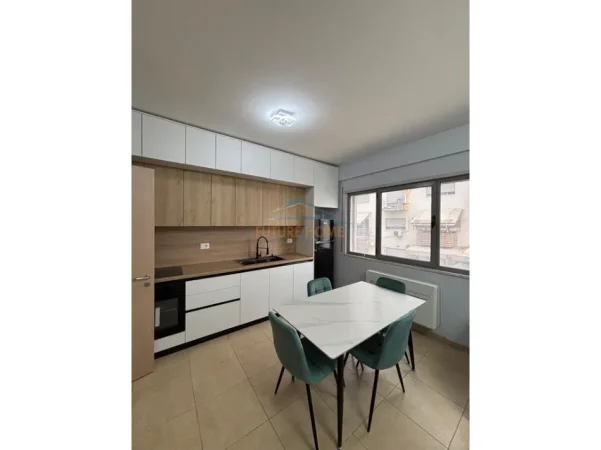 Tirane, jepet me qera apartament 1+1 Kati 2, 56 m² 500 € (RRUGA 5 MAJI)