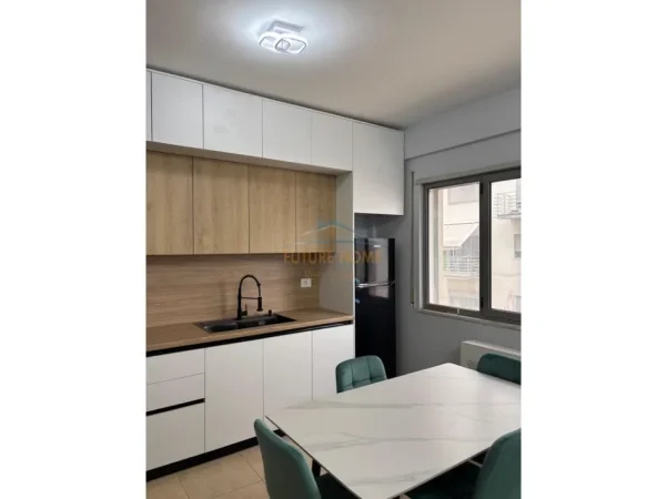 Tirane, jepet me qera apartament 1+1 Kati 2, 56 m² 500 € (RRUGA 5 MAJI)