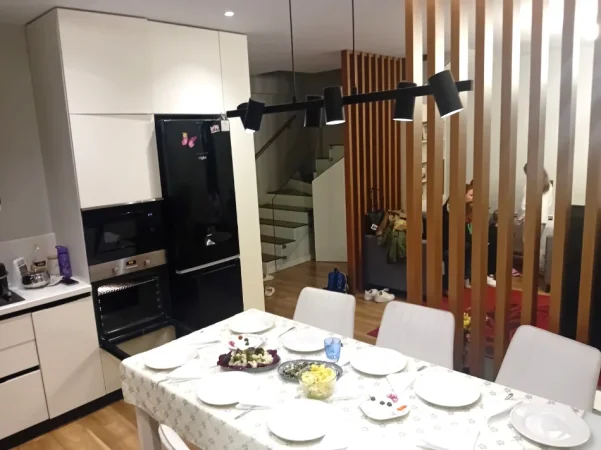 🏠 Jepet me Qira Duplex 3+1, ne 5 Maji