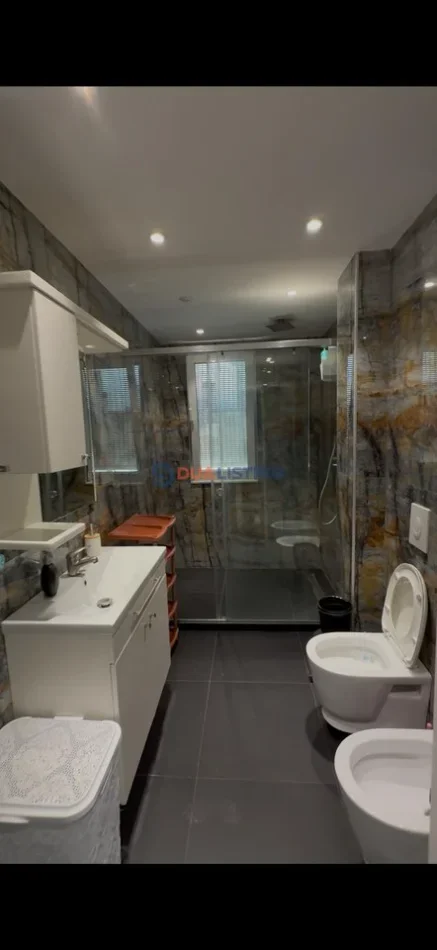 Tirane, jepet me qera apartament 2+1 , 800 € (Kopshti Zoologjik)