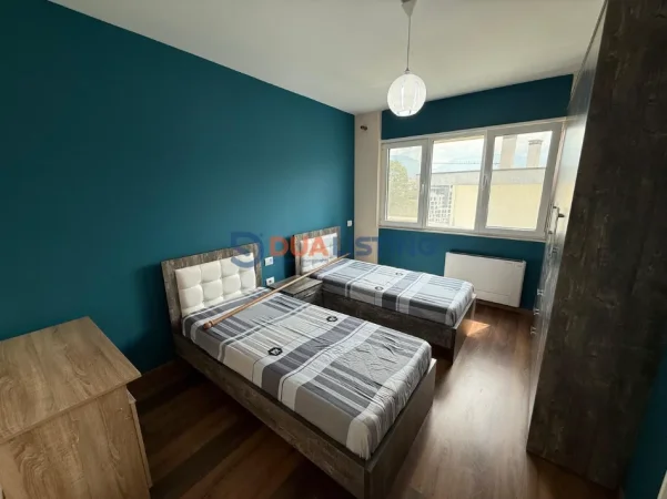 Tirane, jepet me qera apartament 2+1 , 800 € (Kopshti Zoologjik)