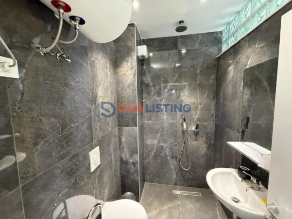 Tirane, jepet me qera apartament 2+1 , 800 € (Kopshti Zoologjik)