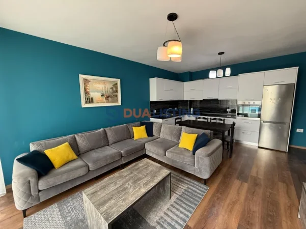 Tirane, jepet me qera apartament 2+1 , 800 € (Kopshti Zoologjik)