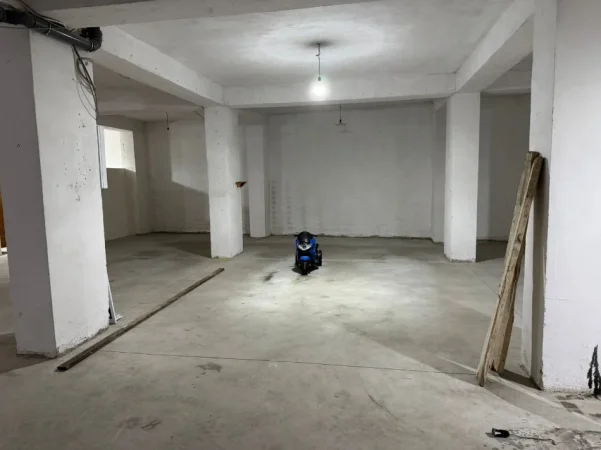 Tirane, shes ambjent biznesi , 414 m² 331.200 € (Fresku)