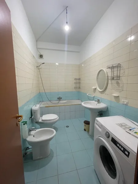 Tirane, jepet me qera apartament 2+1 Kati 4, 110 m² 700 € (KOPESHTI BOTANIK)