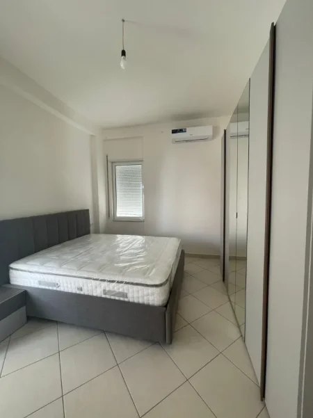Tirane, jepet me qera apartament 2+1 Kati 4, 110 m² 700 € (KOPESHTI BOTANIK)