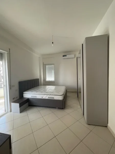 Tirane, jepet me qera apartament 2+1 Kati 4, 110 m² 700 € (KOPESHTI BOTANIK)