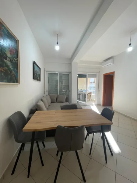 Tirane, jepet me qera apartament 2+1 Kati 4, 110 m² 700 € (KOPESHTI BOTANIK)