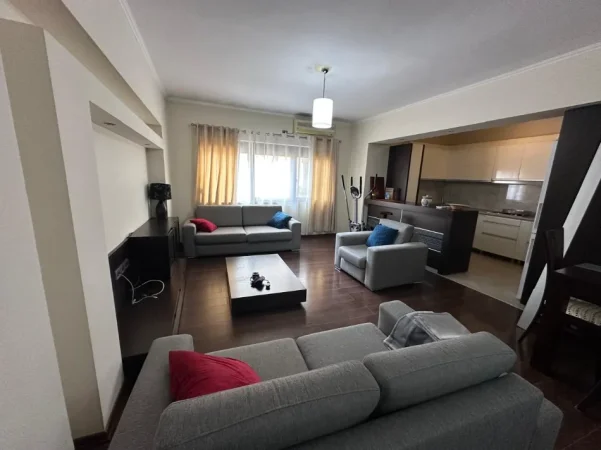 Tirane, jepet me qera apartament 2+1 Kati 7, 100 m² 850 € (Rruga e Elbasanit)