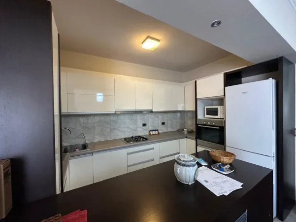 Tirane, jepet me qera apartament 2+1 Kati 7, 100 m² 850 € (Rruga e Elbasanit)