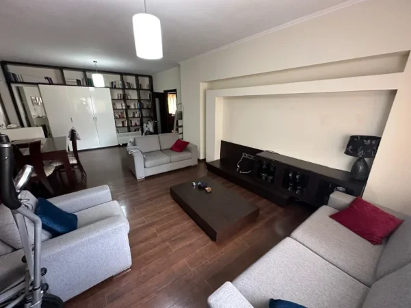 Tirane, jepet me qera apartament 2+1 Kati 7, 100 m² 850 € (Rruga e Elbasanit)