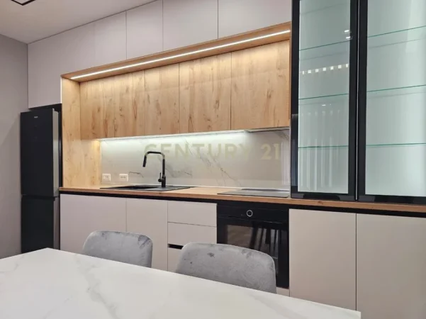 Tirane, jepet me qera apartament 2+1 Kati 4, 124 m² 1.200 € (liqeni Thate)