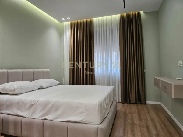 Tirane, jepet me qera apartament 2+1 Kati 4, 124 m² 1.200 € (liqeni Thate)