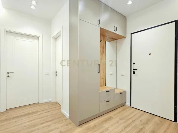 Tirane, jepet me qera apartament 2+1 Kati 4, 124 m² 1.200 € (liqeni Thate)