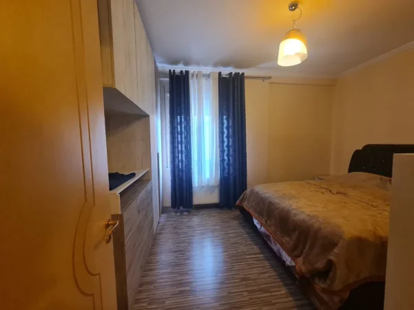 Tirane, jepet me qera apartament 1+1 Kati 3, 65 m² 650 € 