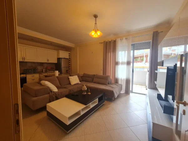 Tirane, jepet me qera apartament 1+1 Kati 3, 65 m² 650 € 