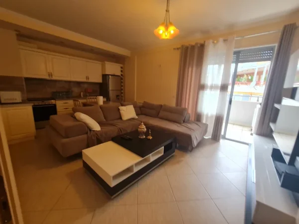 Tirane, jepet me qera apartament 1+1 Kati 3, 65 m² 650 € 