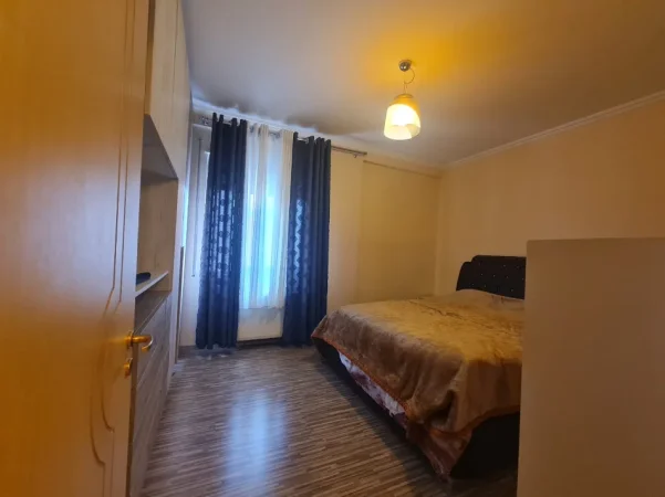 Tirane, jepet me qera apartament 1+1 Kati 3, 65 m² 650 € 