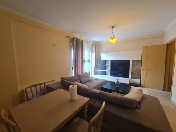 Tirane, jepet me qera apartament 1+1 Kati 3, 65 m² 650 € 