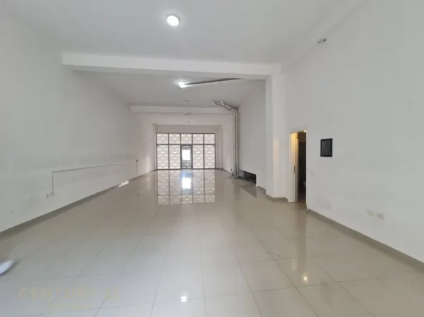 Tirane, jepet me qera ambjent biznesi Kati 1, 2.480 € 