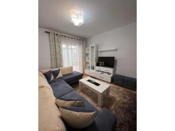 Tirane, jepet me qera apartament 2+1 Kati 3, 75 m² 600 € (ali demi)