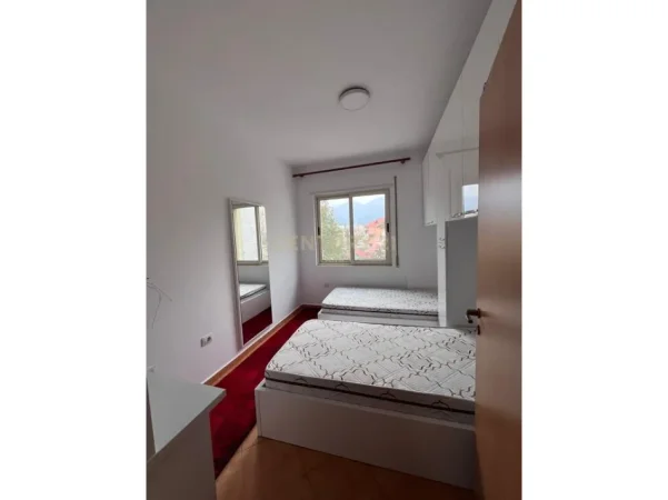 Tirane, jepet me qera apartament 2+1 Kati 3, 75 m² 600 € (ali demi)