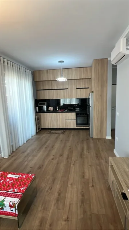Tirane, shitet apartament 1+1 Kati 4, 75 m² 140.000 € (Tv Klan)